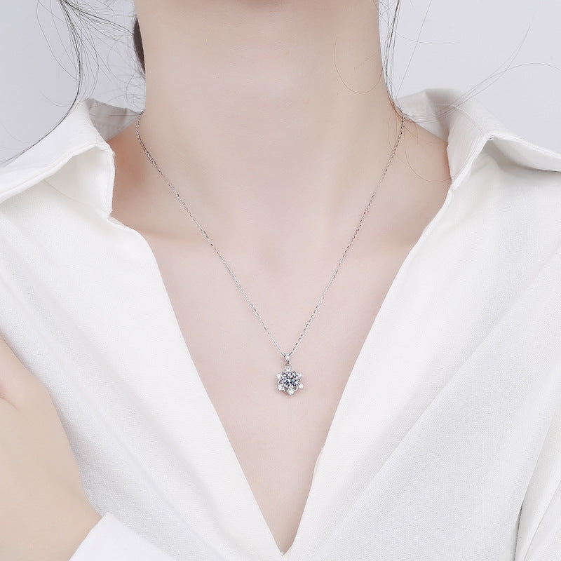 The Neve Snowflake Moissanite Pendant, photo 4