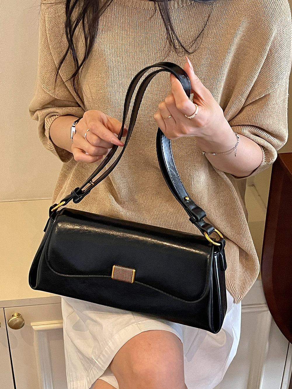 The Vivienne Glossy Faux-Leather Baguette Bag, photo 5