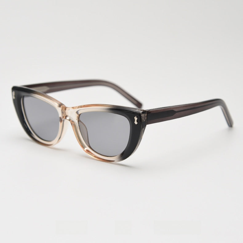 Kiki 01 Cat-Eye Sunglasses in Black / Gray, Gray Temples