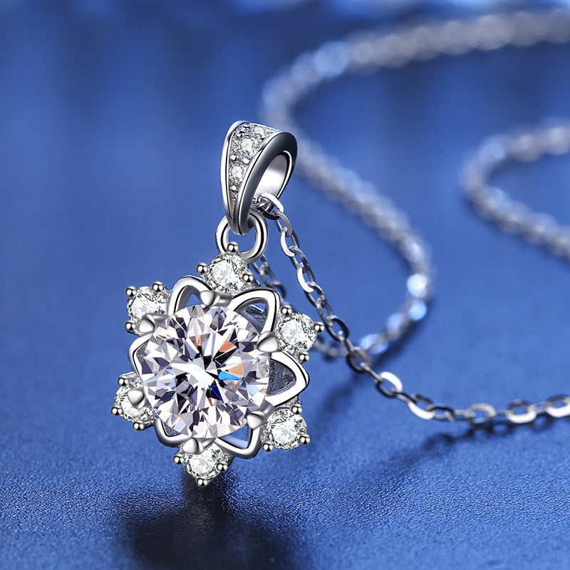 The Neve Snowflake Moissanite Pendant, photo 2