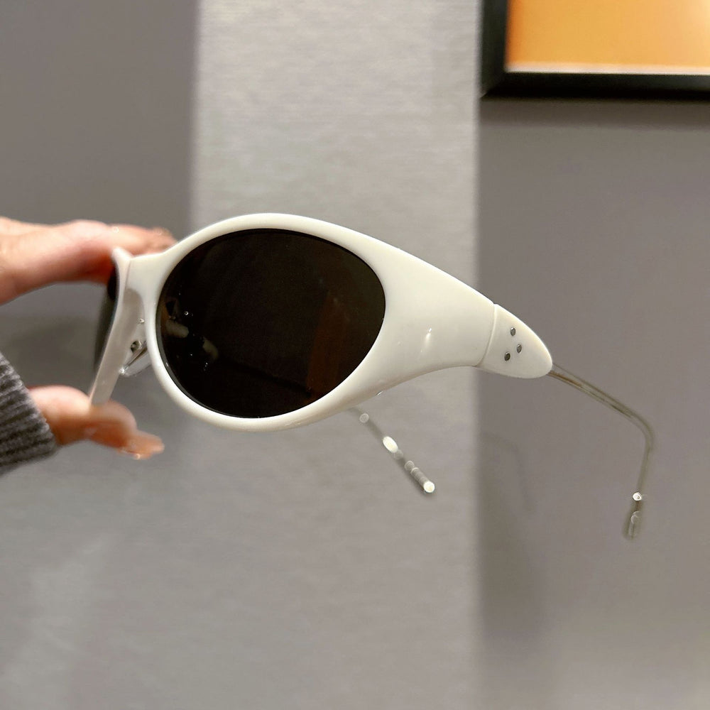 Swift 01 Wraparound Sunglasses in White / Gray