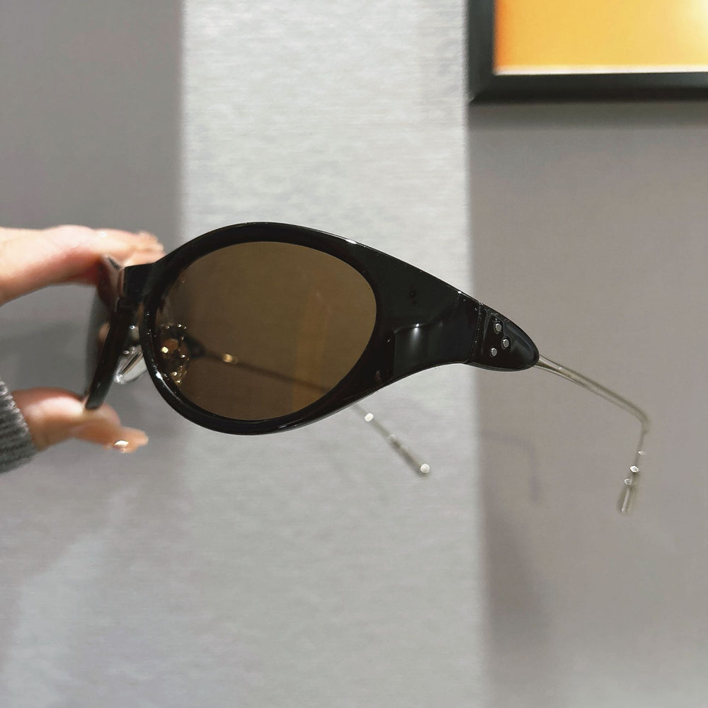 Swift 01 Wraparound Sunglasses in Black / Tea