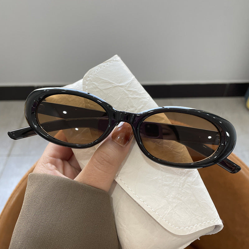 Meringue 01 Oval Sunglasses in Black / Tea