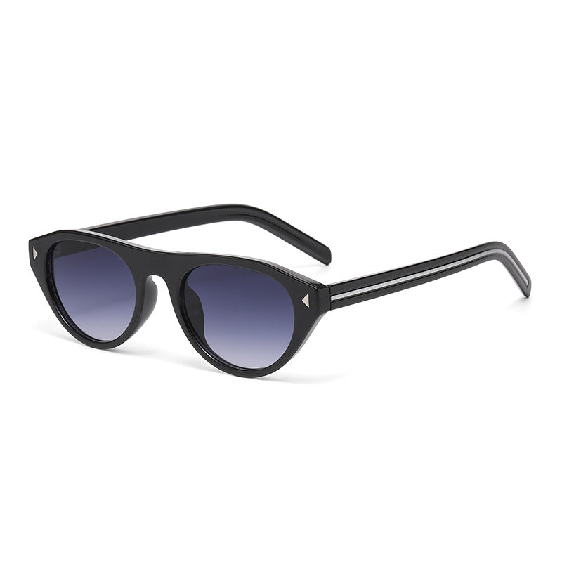 Licorice 01 Cat-Eye Sunglasses in Black / Gradient Gray