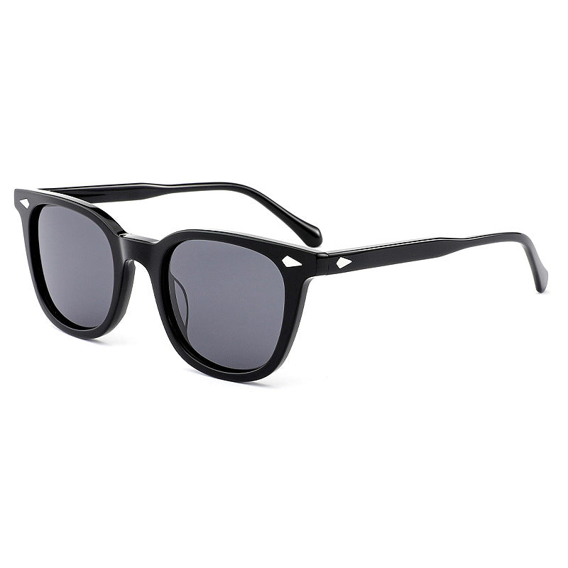 Fenwick Sun Square Sunglasses in Black / Gray