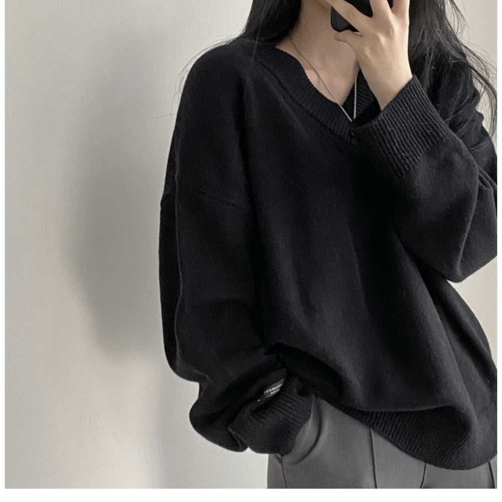 The Harper Oversized V-Neck Sweater in Black