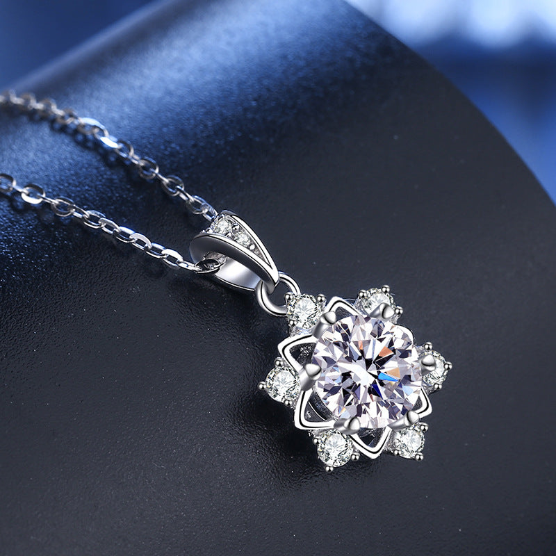 The Neve Snowflake Moissanite Pendant, photo 3